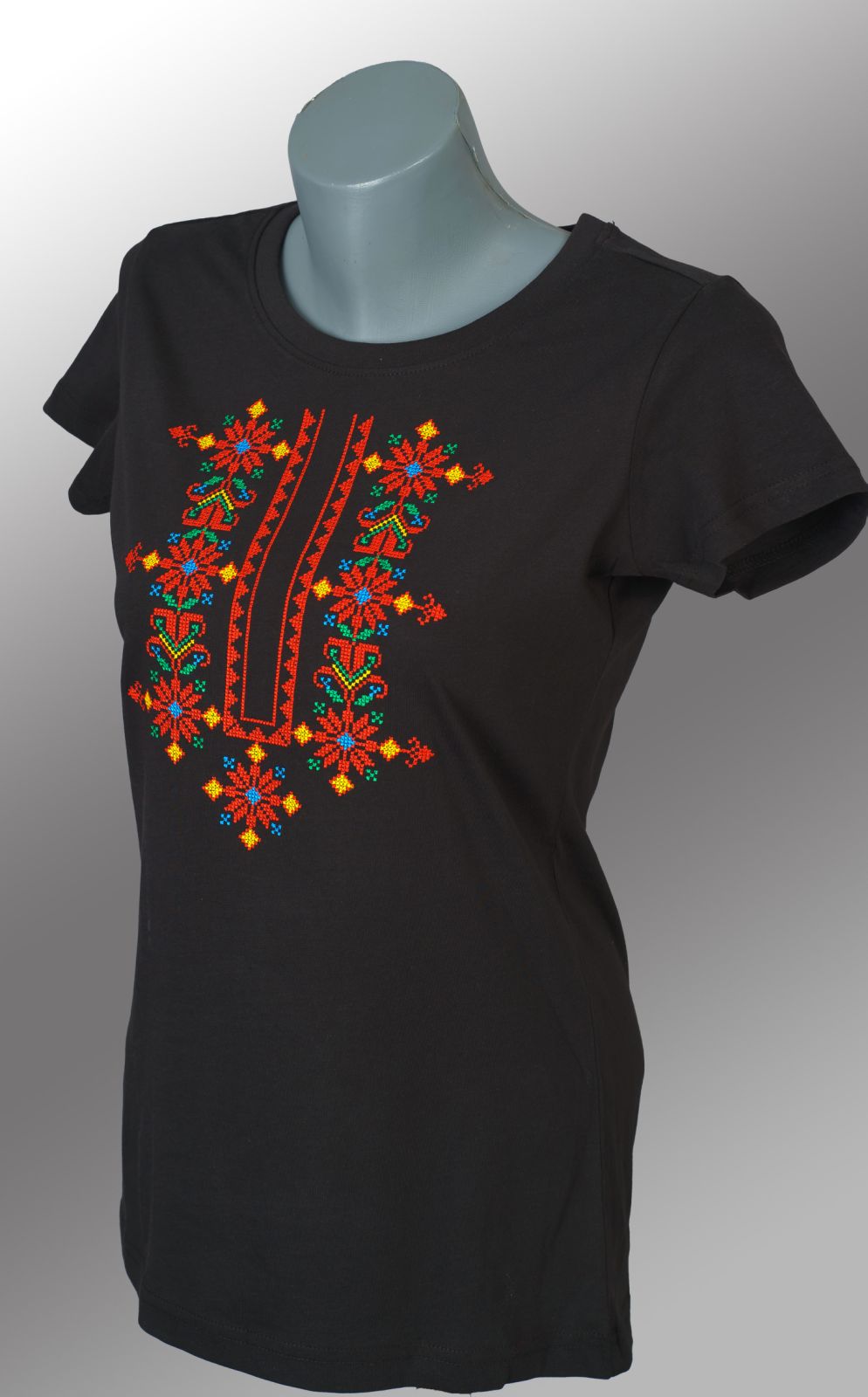 Дамска тениска с бродерия 106