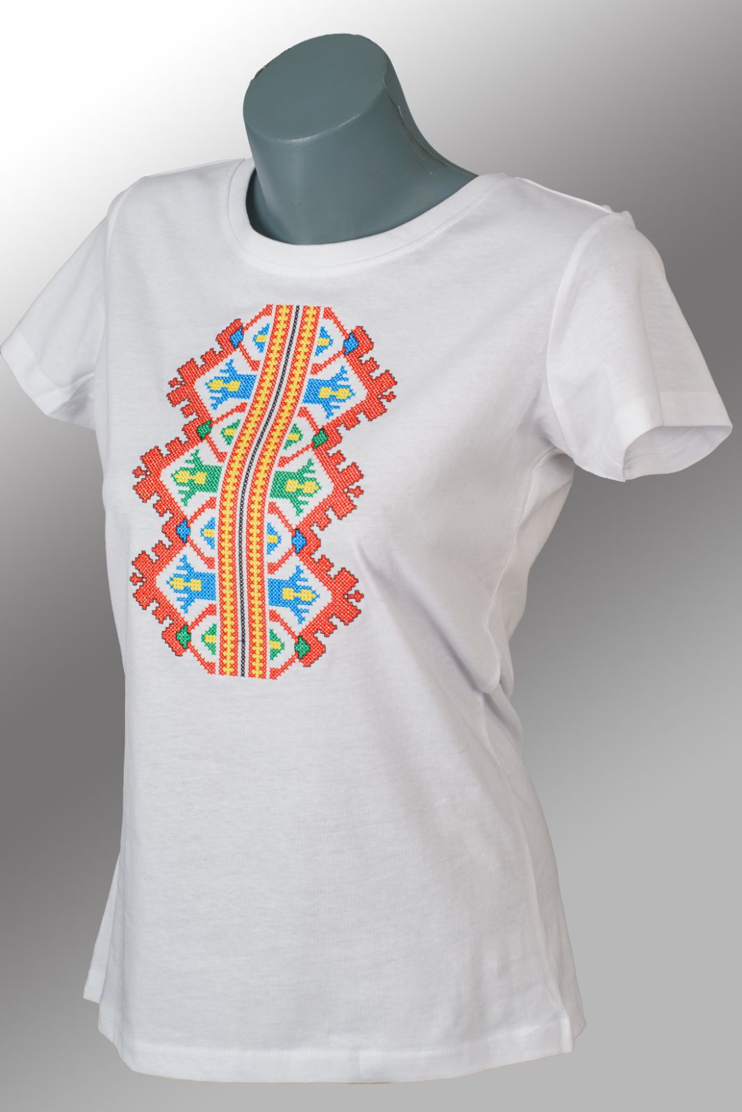 Дамска тениска с бродерия 103