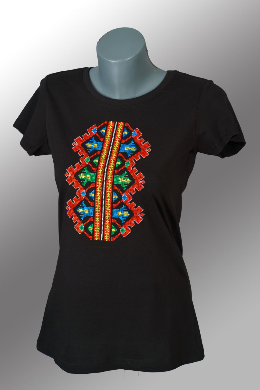 Дамска тениска с бродерия 103